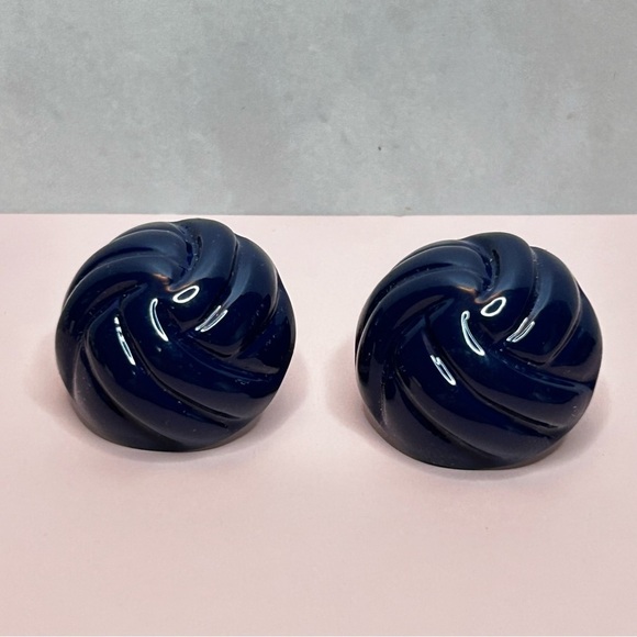 Jewelry - Vintage Navy Swirl Button Earrings